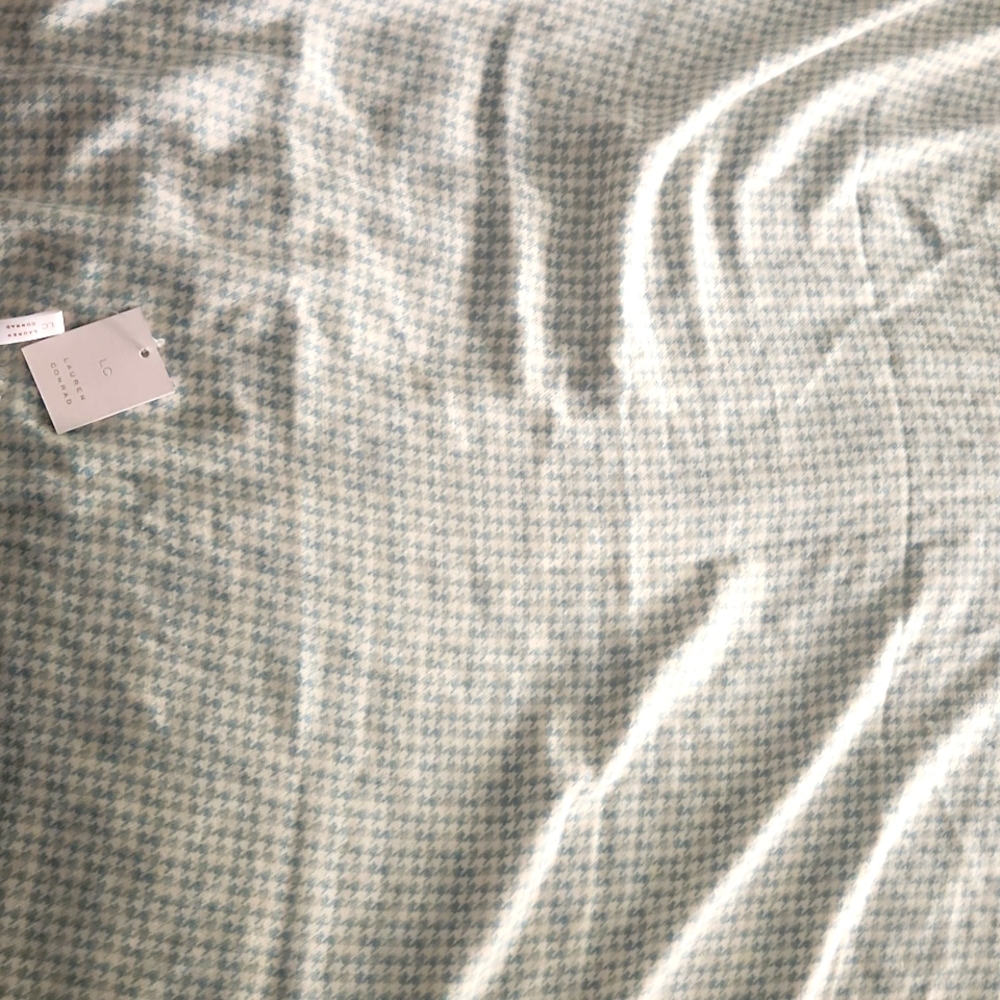 NWT Lauren Conrad shawl